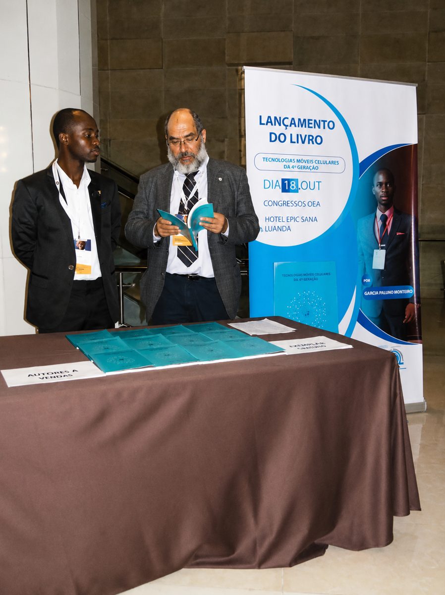 Garcia Monteiro Paulino no lançamento do seu livro Introdução à tecnologia LTE-Advanced